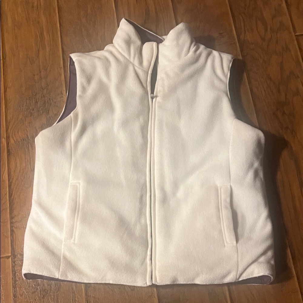 NWOT IZOD Women's Purple and White Puffer Reversible Vest - Picture 11 of 16